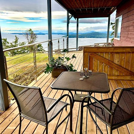 Shangri-La Oceanfront Vacation Home Bedwell Harbour Bagian luar foto