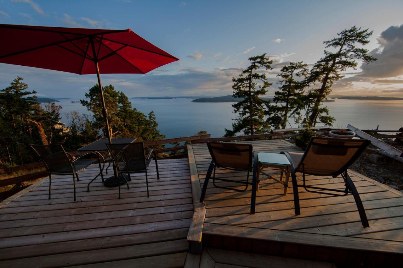 Shangri-La Oceanfront Vacation Home Bedwell Harbour Bagian luar foto
