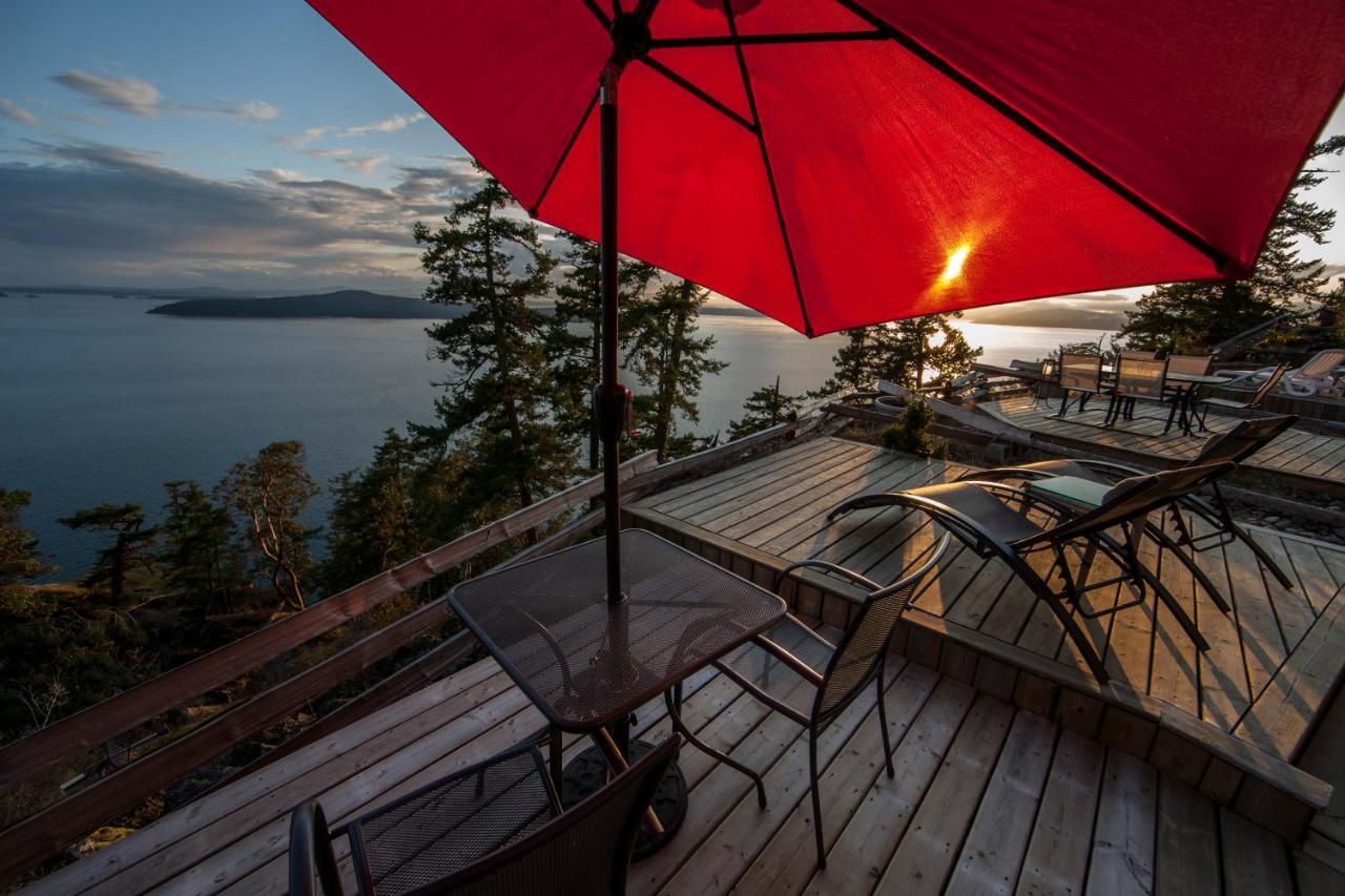 Shangri-La Oceanfront Vacation Home Bedwell Harbour Bagian luar foto