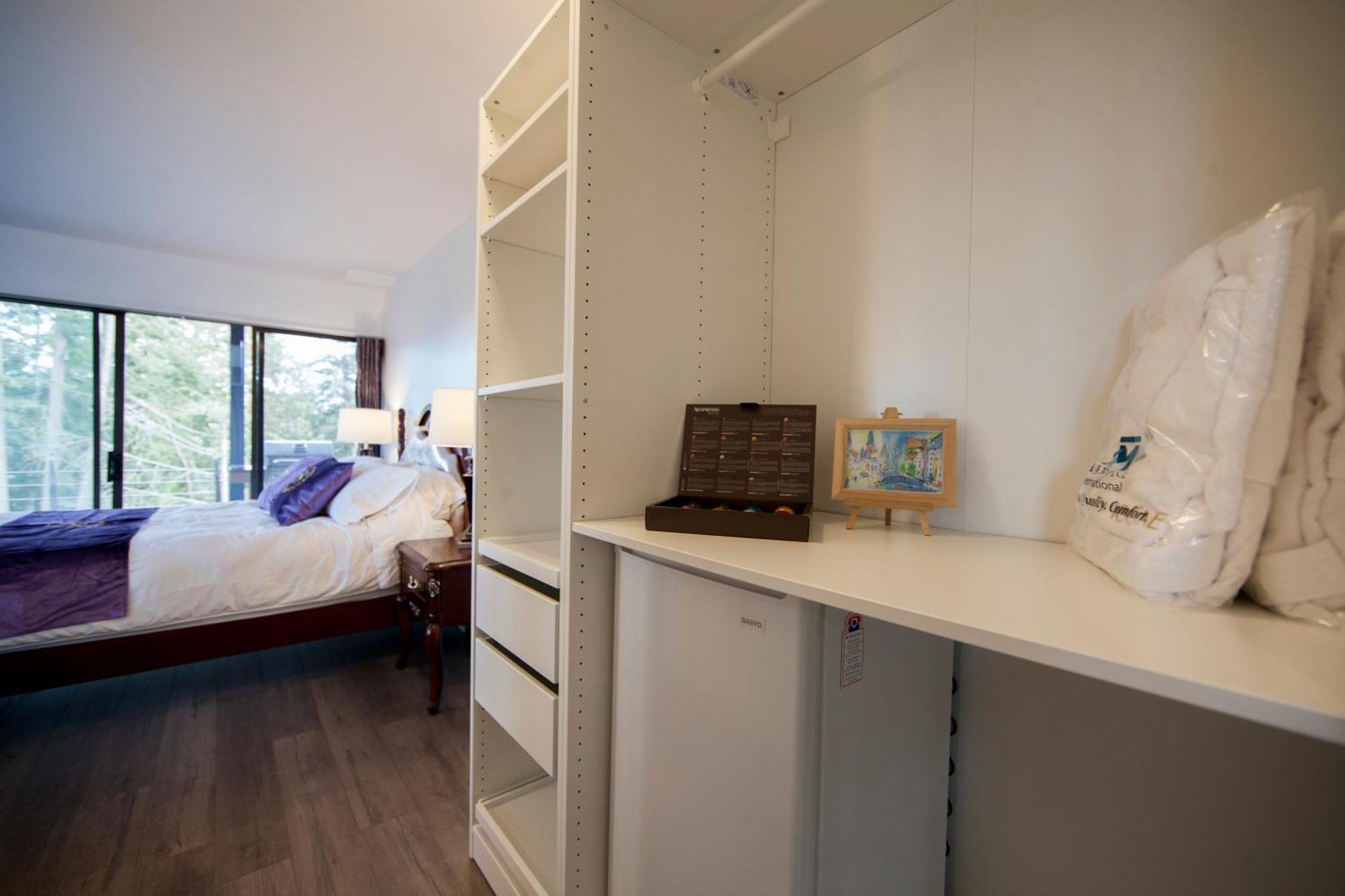 Shangri-La Oceanfront Vacation Home Bedwell Harbour Bagian luar foto