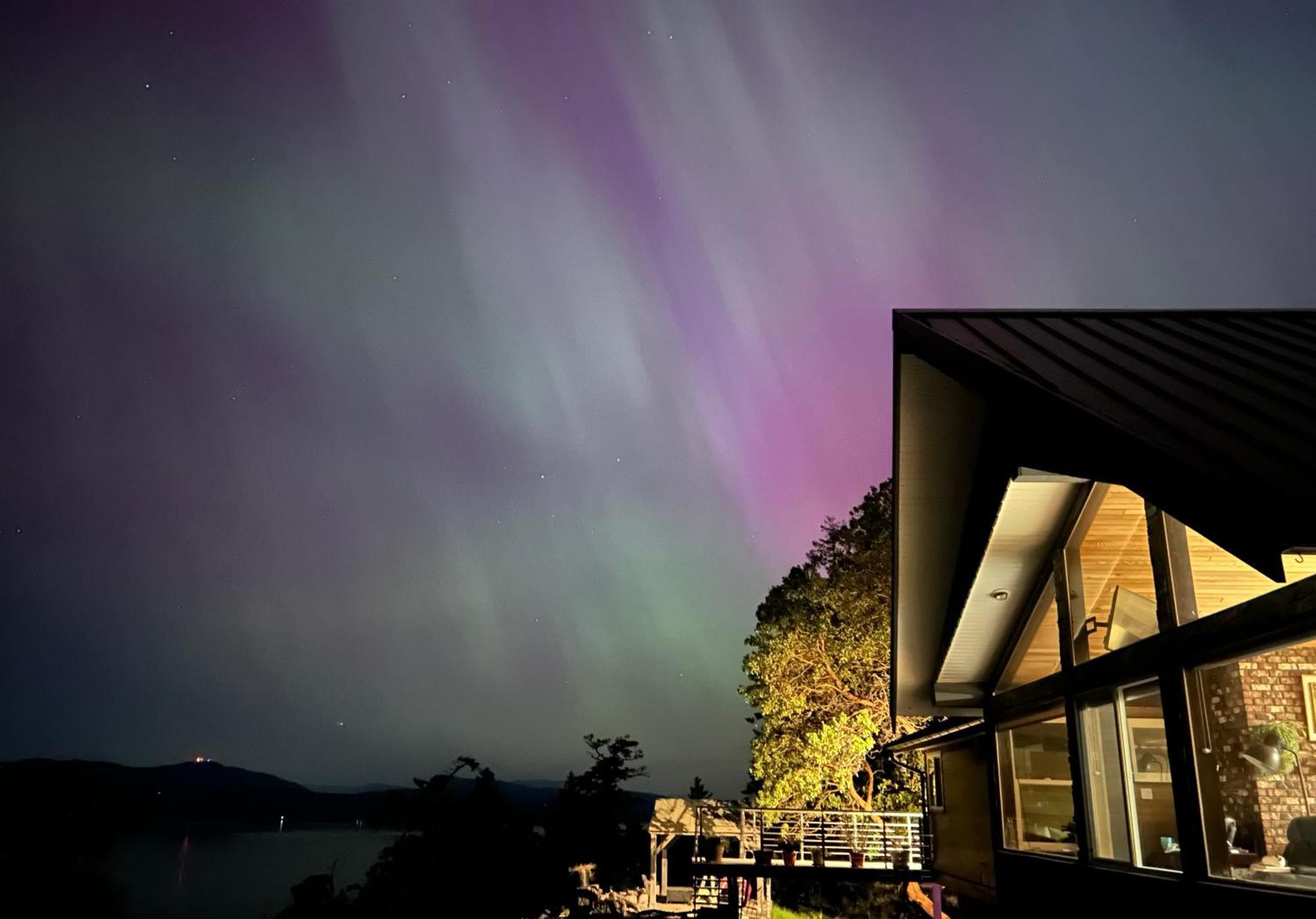 Shangri-La Oceanfront Vacation Home Bedwell Harbour Bagian luar foto