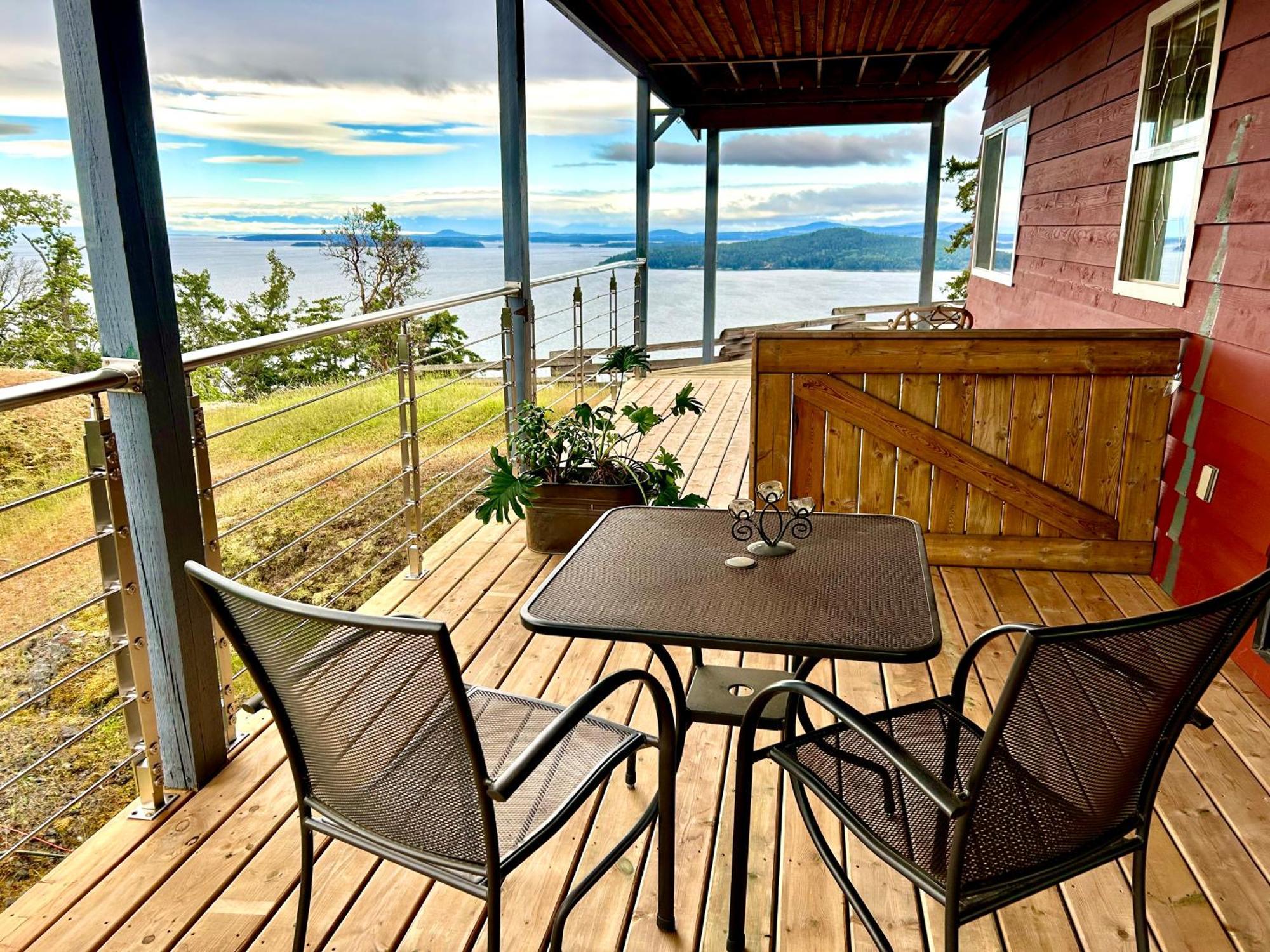Shangri-La Oceanfront Vacation Home Bedwell Harbour Bagian luar foto