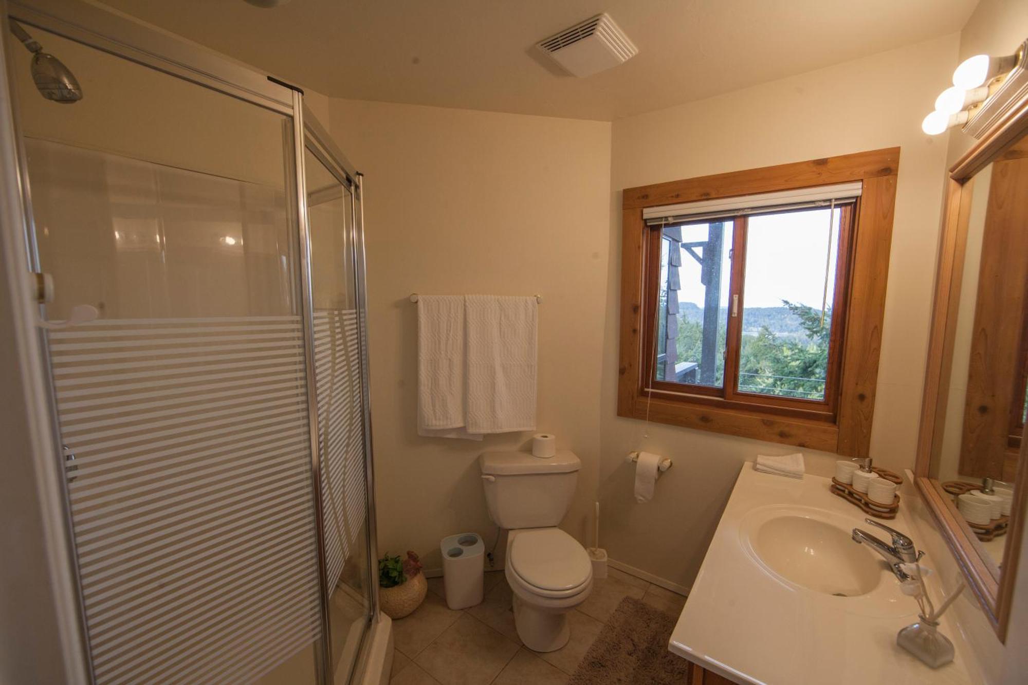 Shangri-La Oceanfront Vacation Home Bedwell Harbour Ruang foto