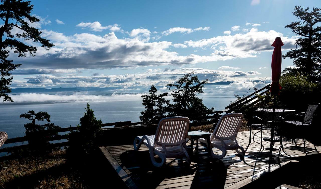 Shangri-La Oceanfront Vacation Home Bedwell Harbour Bagian luar foto