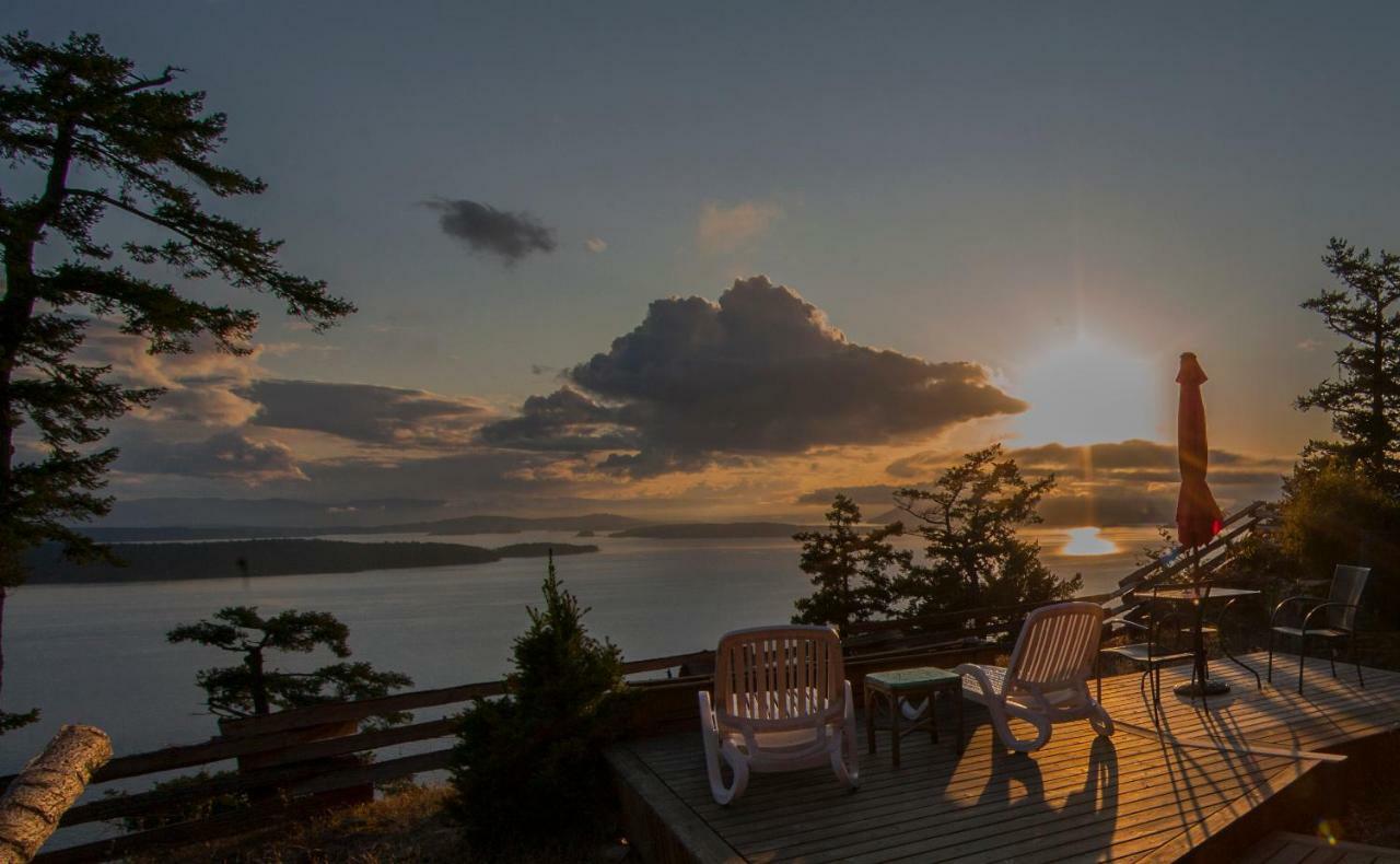 Shangri-La Oceanfront Vacation Home Bedwell Harbour Bagian luar foto